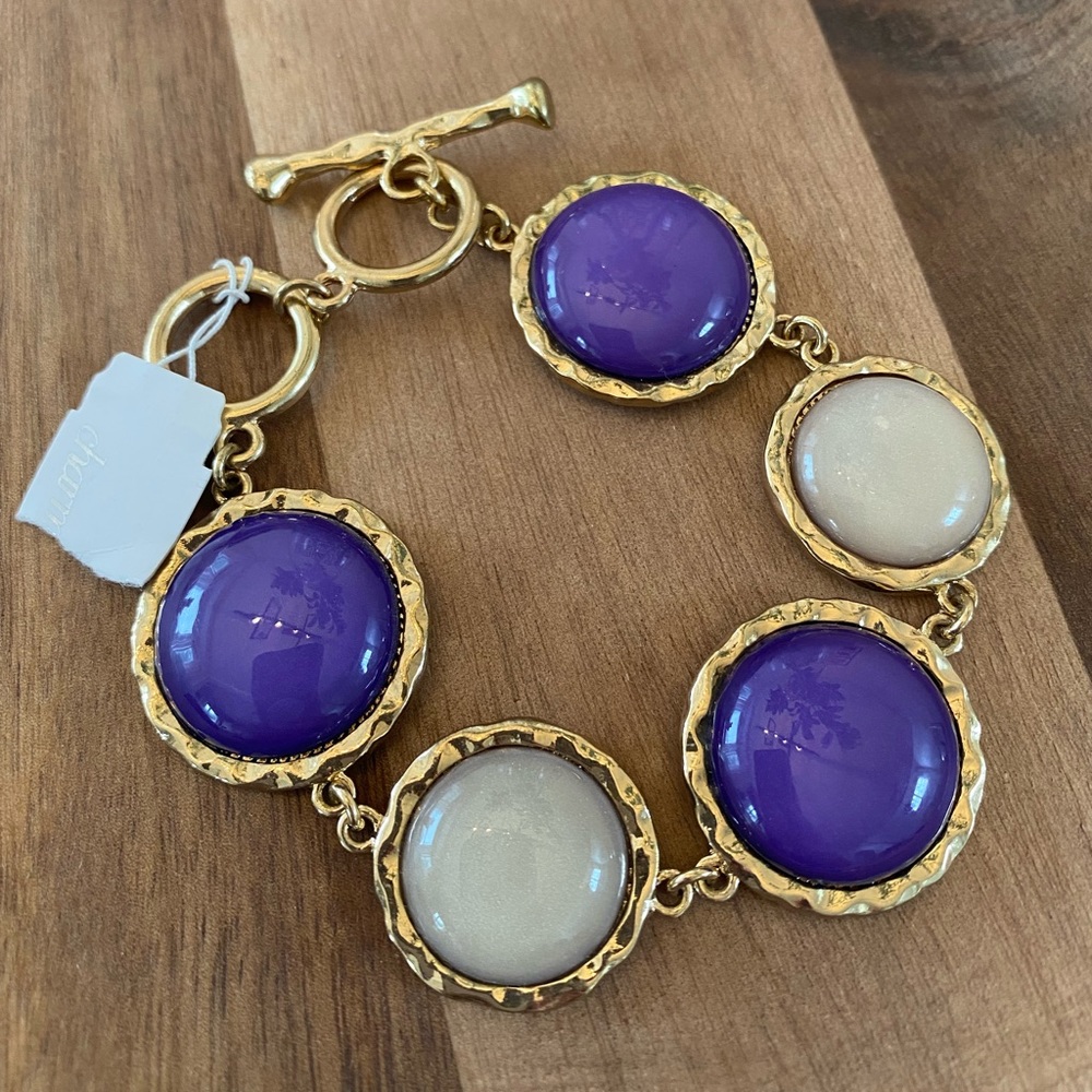 Purple/pearl color bracelet